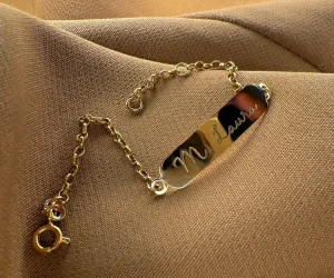 Pulseira plaquinha Baby em ouro 18k foto principal